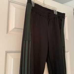 Mens M black sweatpants.